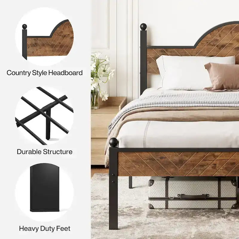 Rustikales Plattformbettgestell in Queen-Size mit Kopf- und Fußteil aus Holz
