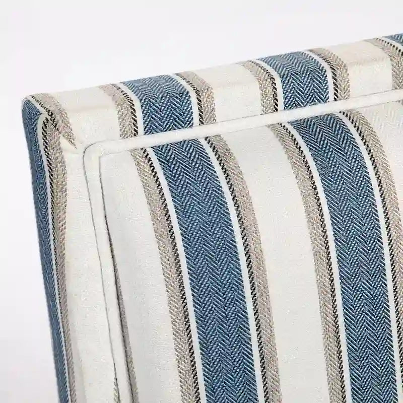 Leinensessel mit blau-weiß gestreiftem Bezug